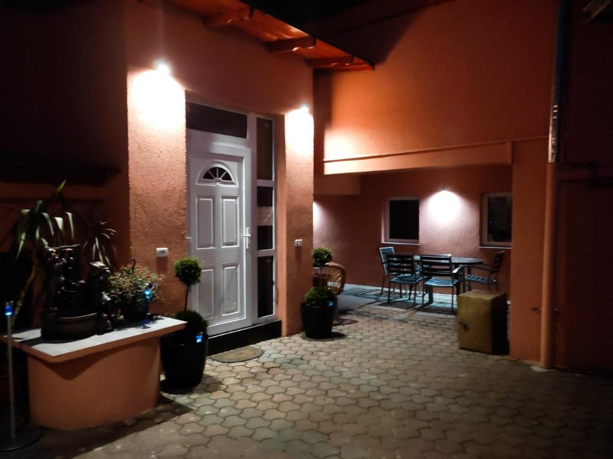 Calypso Rooms Făgăraş Eksteriør billede