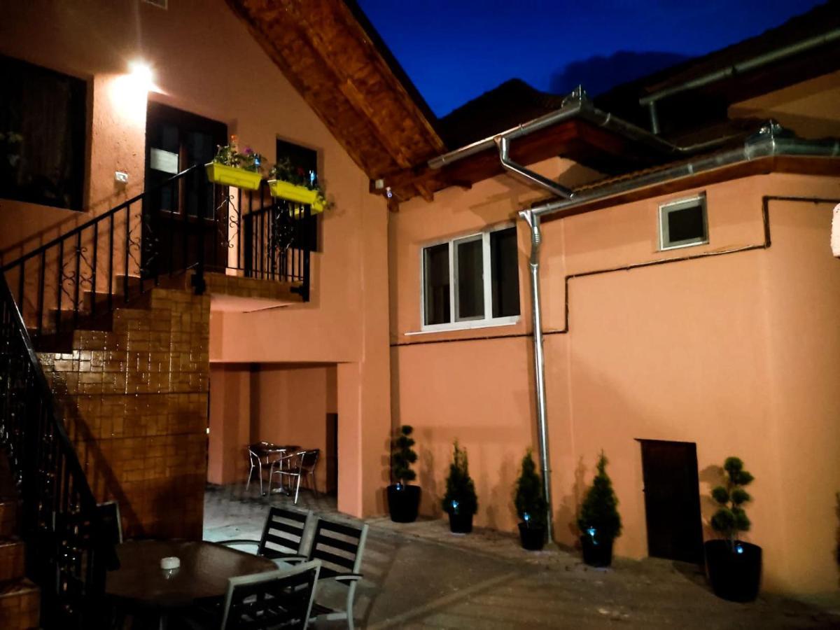 Calypso Rooms Făgăraş Eksteriør billede