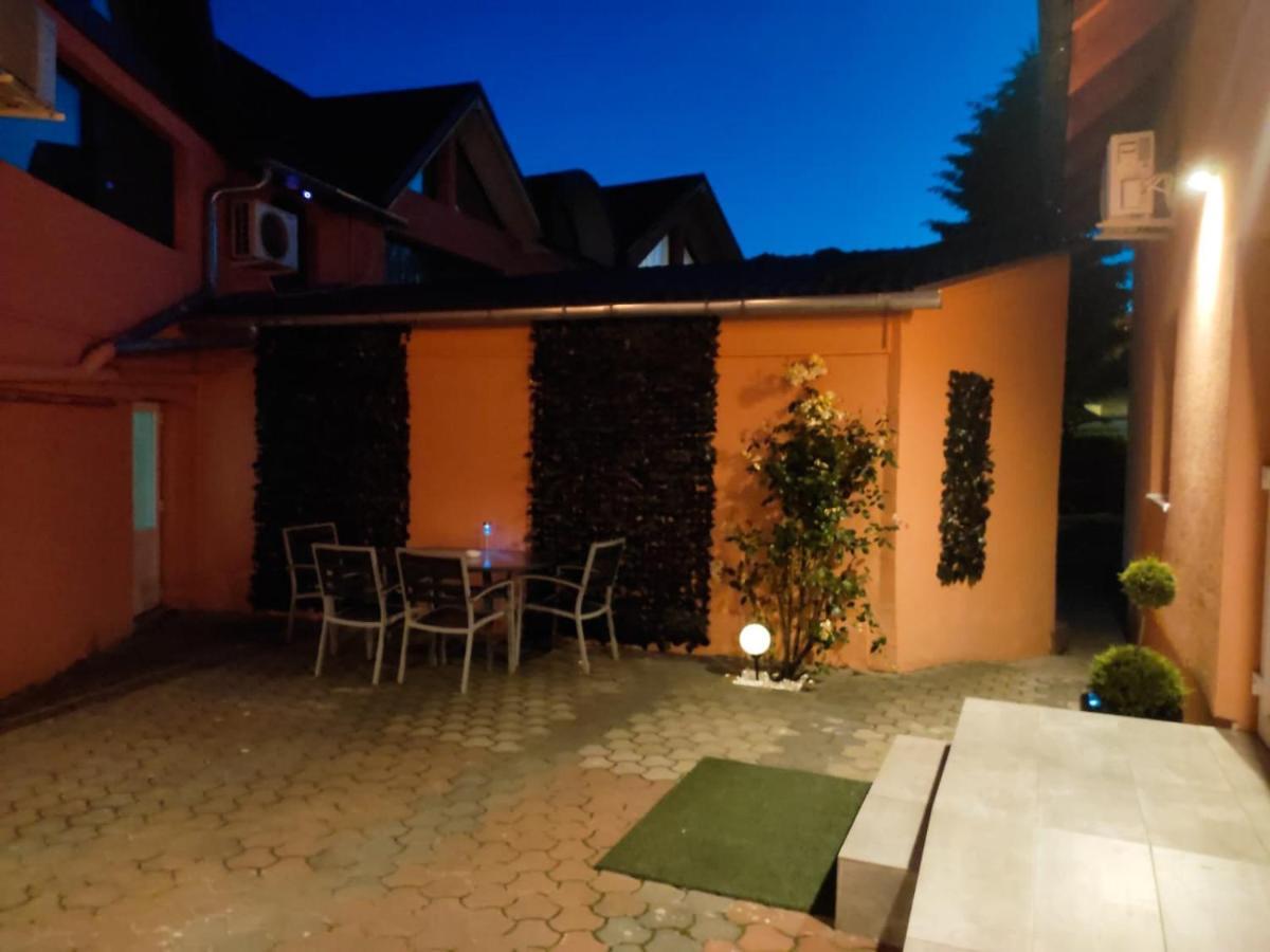 Calypso Rooms Făgăraş Eksteriør billede