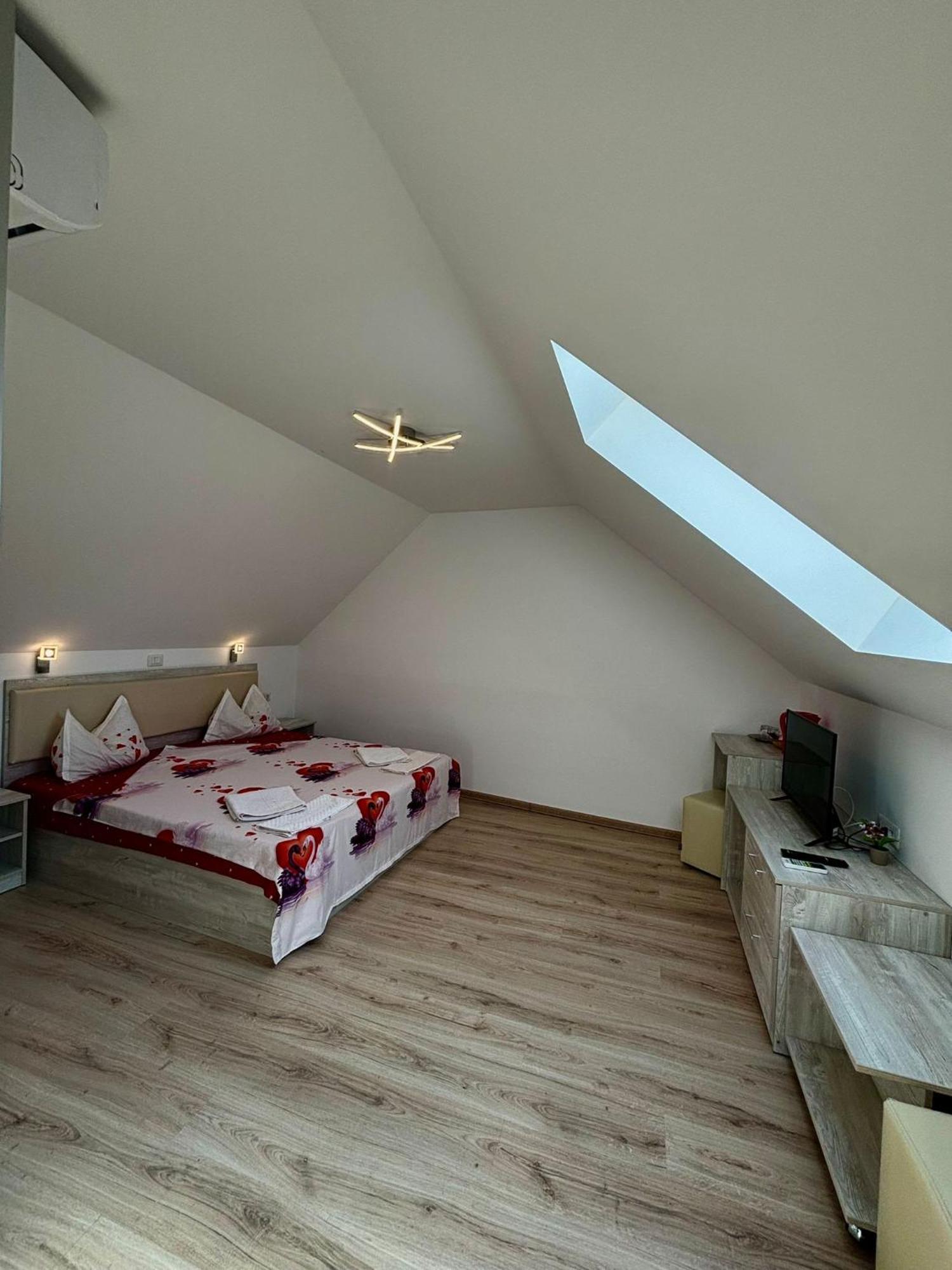 Calypso Rooms Făgăraş Eksteriør billede
